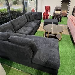 Living Room Sectional with Coffee Table / Sala de estar seccional con mesa de centro