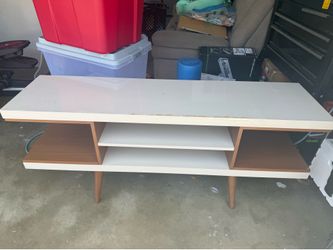 Entertainment center