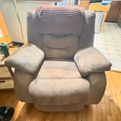 Set of 2 Ashley Signature Plush Rocker Recliners, Excellent condition