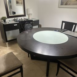 Dinnig Table Spins In The Middle + 6 Chairs