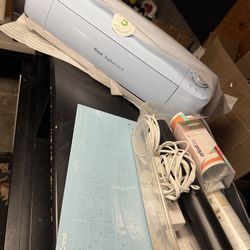 Cricut Explore Air 2 - barely used!