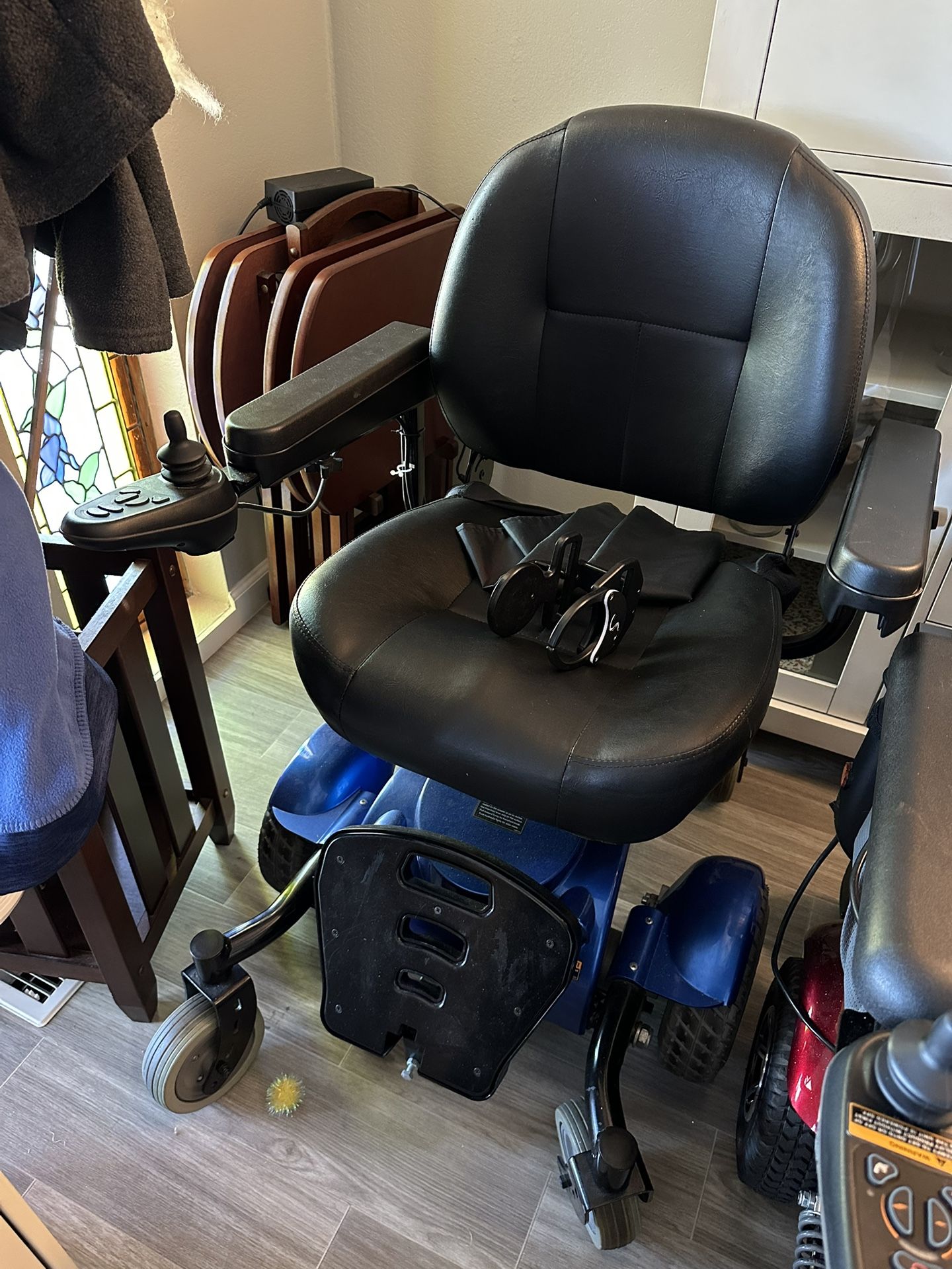 Adjustable Height, Electric Mobility Wheelchair/Scooter