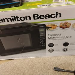 Hamilton Beach 900 Watt, 0.9 Cu Ft Microwave
