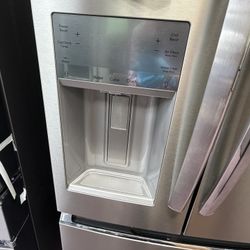  Frigidaire Gallery 26.3 Cu. Ft. 4-Door French Door Refrigerator grms2773af