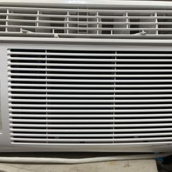 AC UNIT 10000BTU  BRAND ARTICKING WHITE COLOR