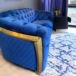 Tengo Dos Loveseat Nuevos Cada Uno $490 .. 