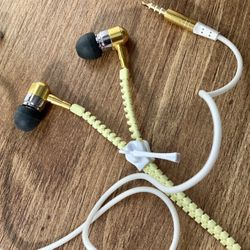 Zipper Style Headphones 
