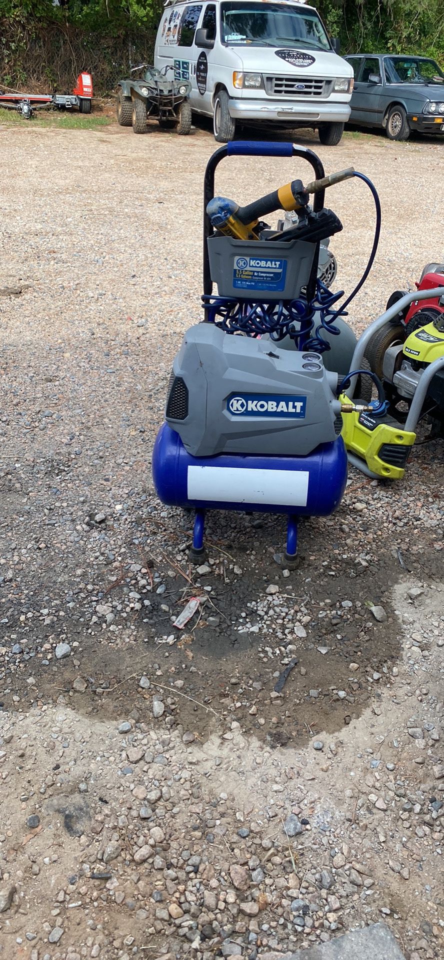 Air compressor KOBALT 5.5 Gallon 1HP 135 PSI. /. Dewalt Fastener 18 GA.