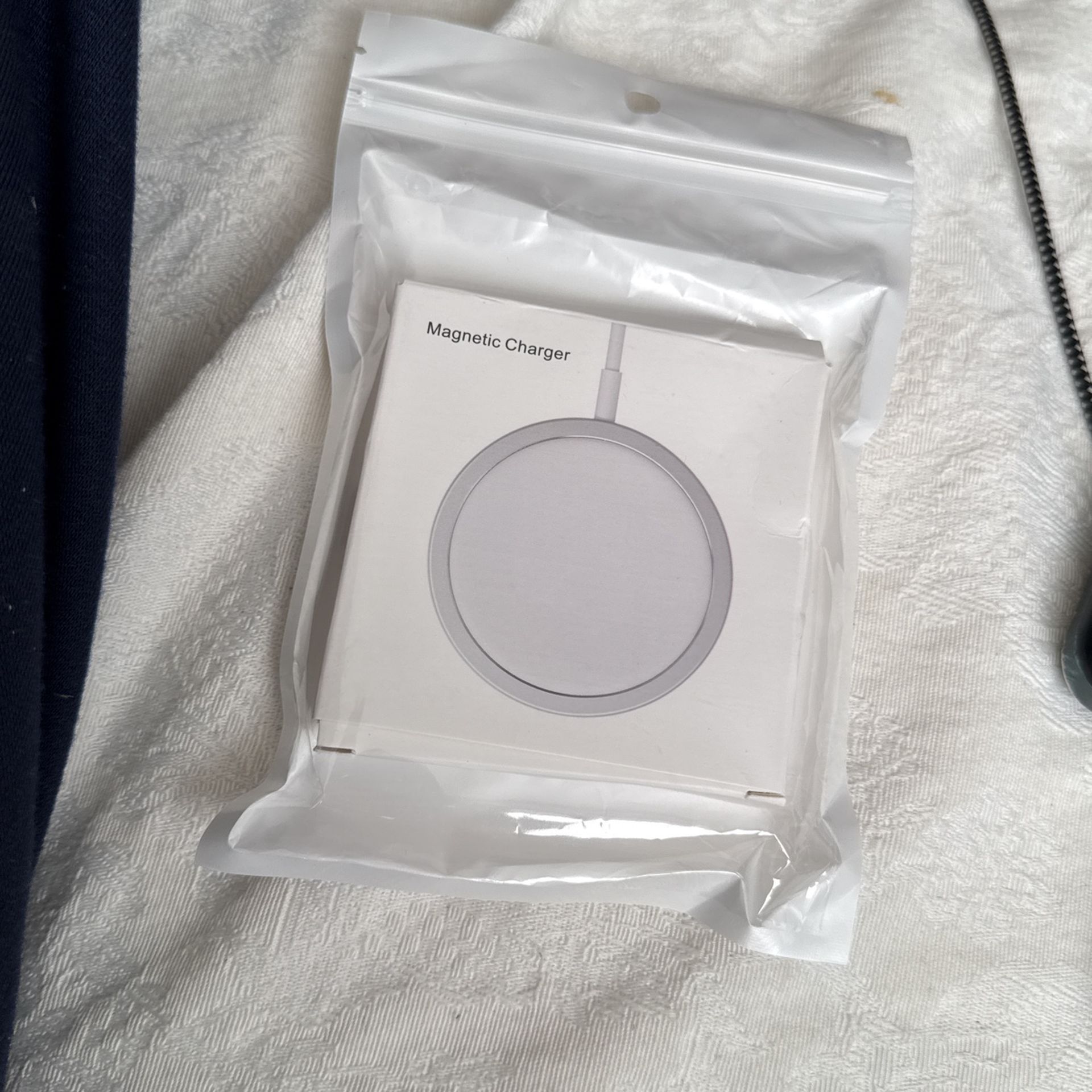 New Magnetic iPhone And Android Phone Charger For Phone Equip With Magnetic Charger