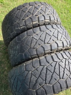 Only 3 tires nitto size 285 65 20