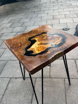 Accent table brand new