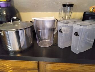 Kitchen Lot – Pot, Water Pitcher, and Storage Containers
