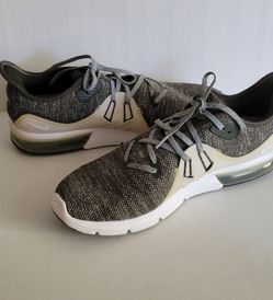 Men's Nike Shoes Size: 11.5