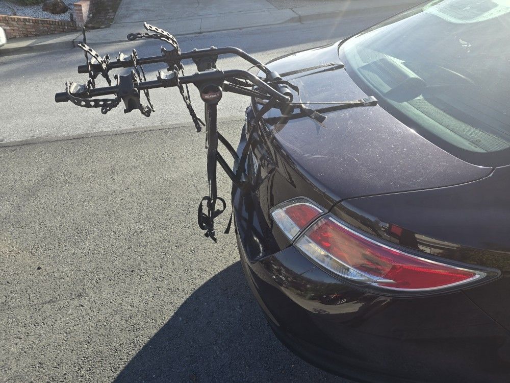 Yakima 3 Bicycle Trunk Bike Rack - works well!