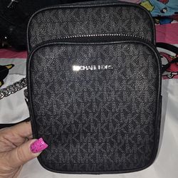 MK Jet Set travel Medium Logo Crossbody