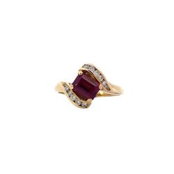 14K Yellow Gold Diamond & Garnet Ring - 0.23ct