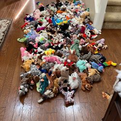 290 beanie babies