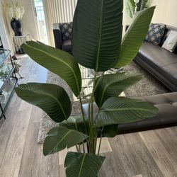 Pretty Artificial Plant 5Ft Tall! Brand New 