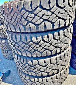285 75 18 Goodyear tires Con 80% de Vida Las 4