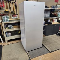 NEW Hisense 13.6cu ft Upright Freezer, won't cool