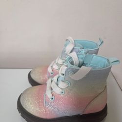Girl's boots like new, size 8(toddler)/Botas para niña pequeña nuevas, Nro.8