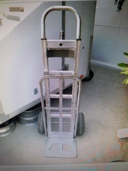NICE ALL ALUMINUM 2-WHEELED DOLLY HAND TRUCK