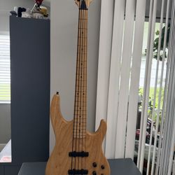 5 Strings Carvin Active Bass 