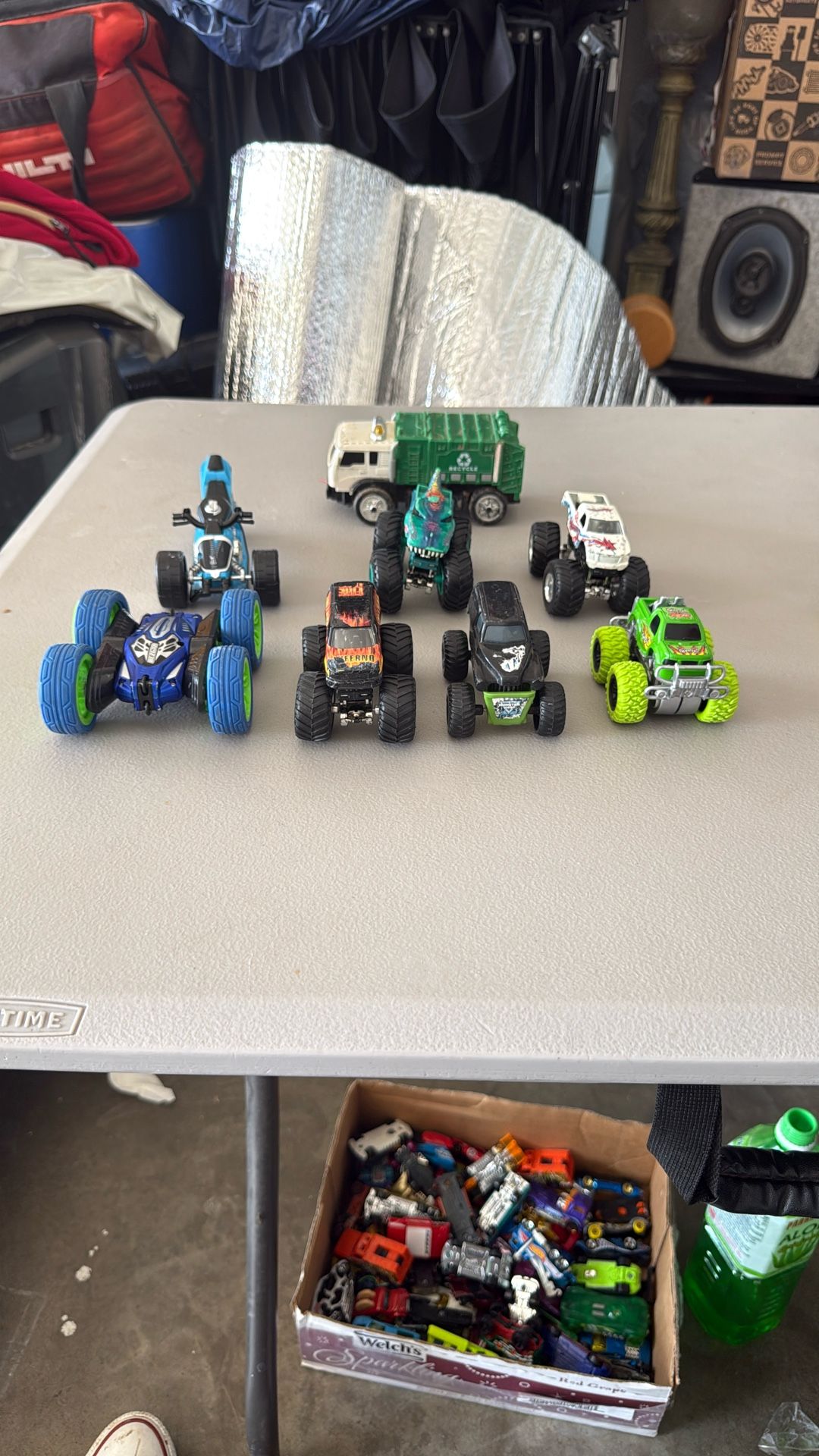 Monster Trucks /Recycle Truck