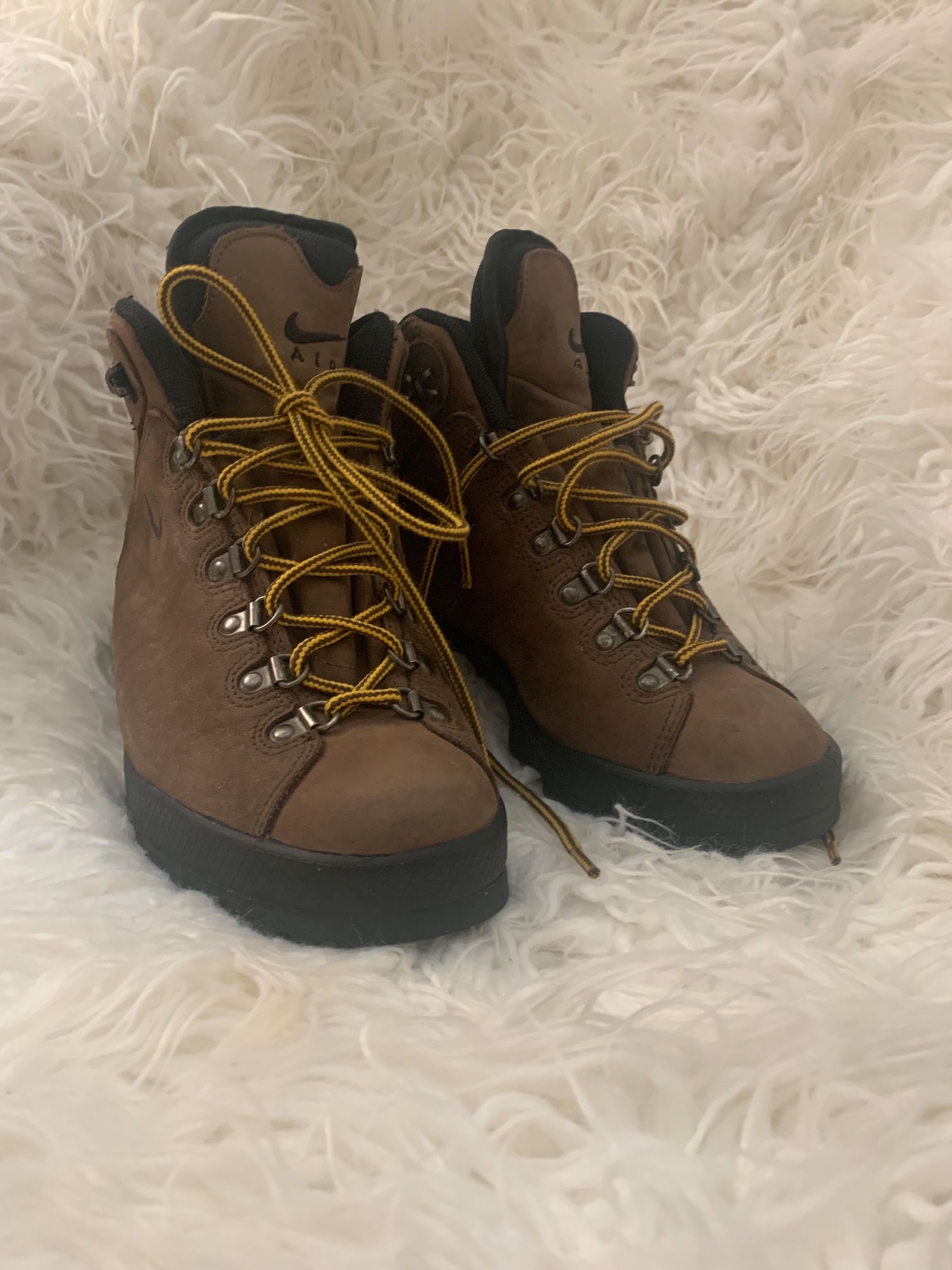 Woman’s Hiking Boots NIKE