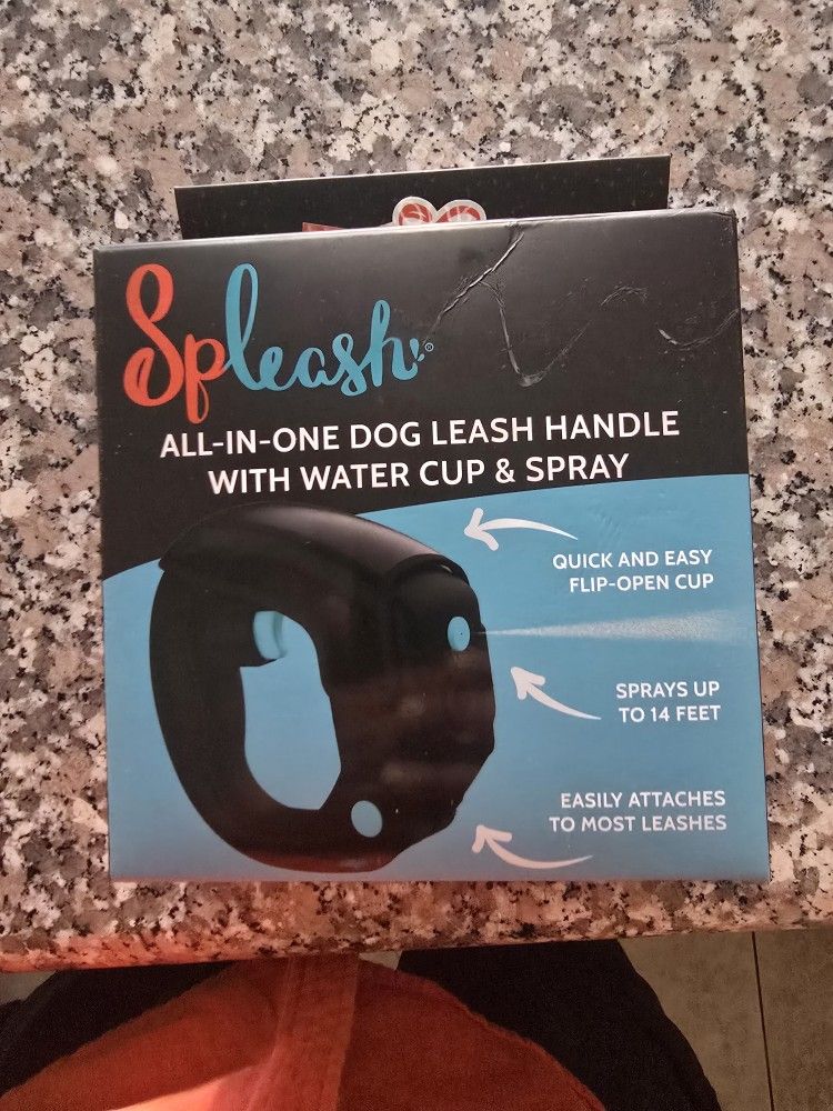 Spleash All-In-One Dog Leash Handle With Water Cup & Spray Brand New In Box