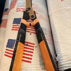 Garden Tools Lot Of 3 For $25 Garden Shears , Garden Rake And Corona Weed Puller 