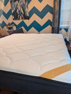 Premium KING DreamCloud Mattress Like New 
