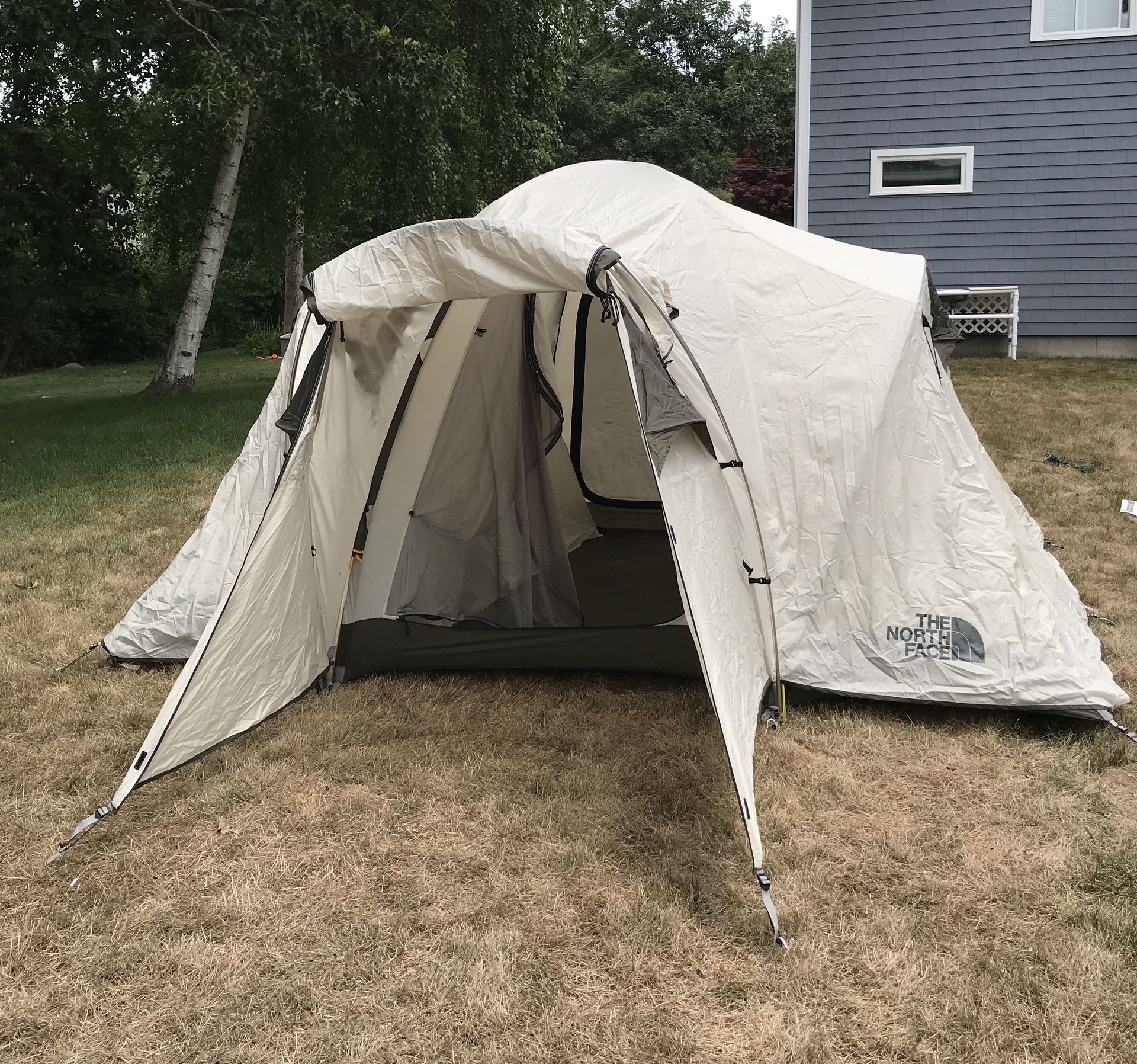 North Face Trailhead 6 Man Tent 12 x 8 with Fly Vestibule for Sale