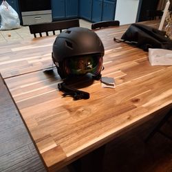 Snowboarding/ skiing helmet