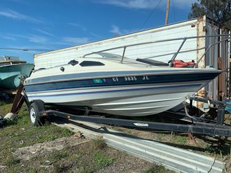 87 Bayliner Capri cabin cruiser parts boat 18.5' for Sale in Palmdale, CA -  OfferUp
