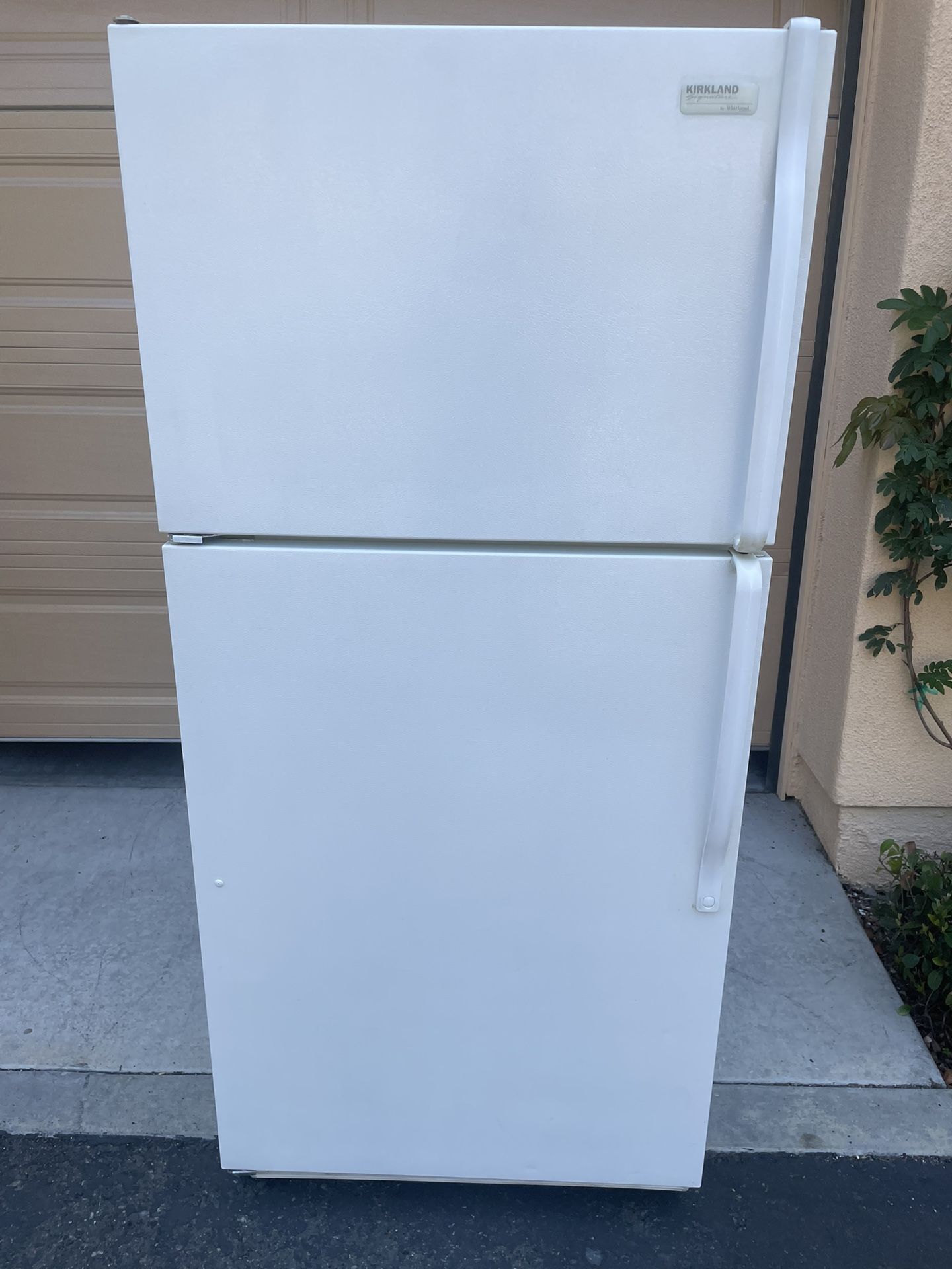 Whirlpool Refrigerator $220 Free Delivery