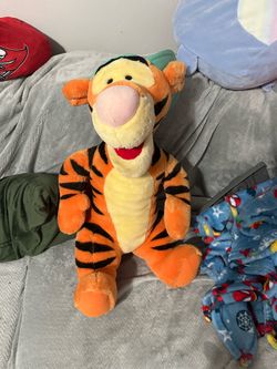 RARE Mattel Talking TIGGER from Winnie the Pooh Plush Stuffed Animal 22" with Baseball Cap.