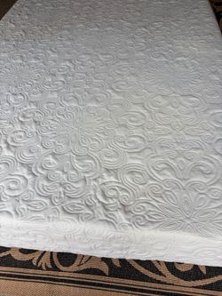 Memory Foam Queen Mattress-Great Condition