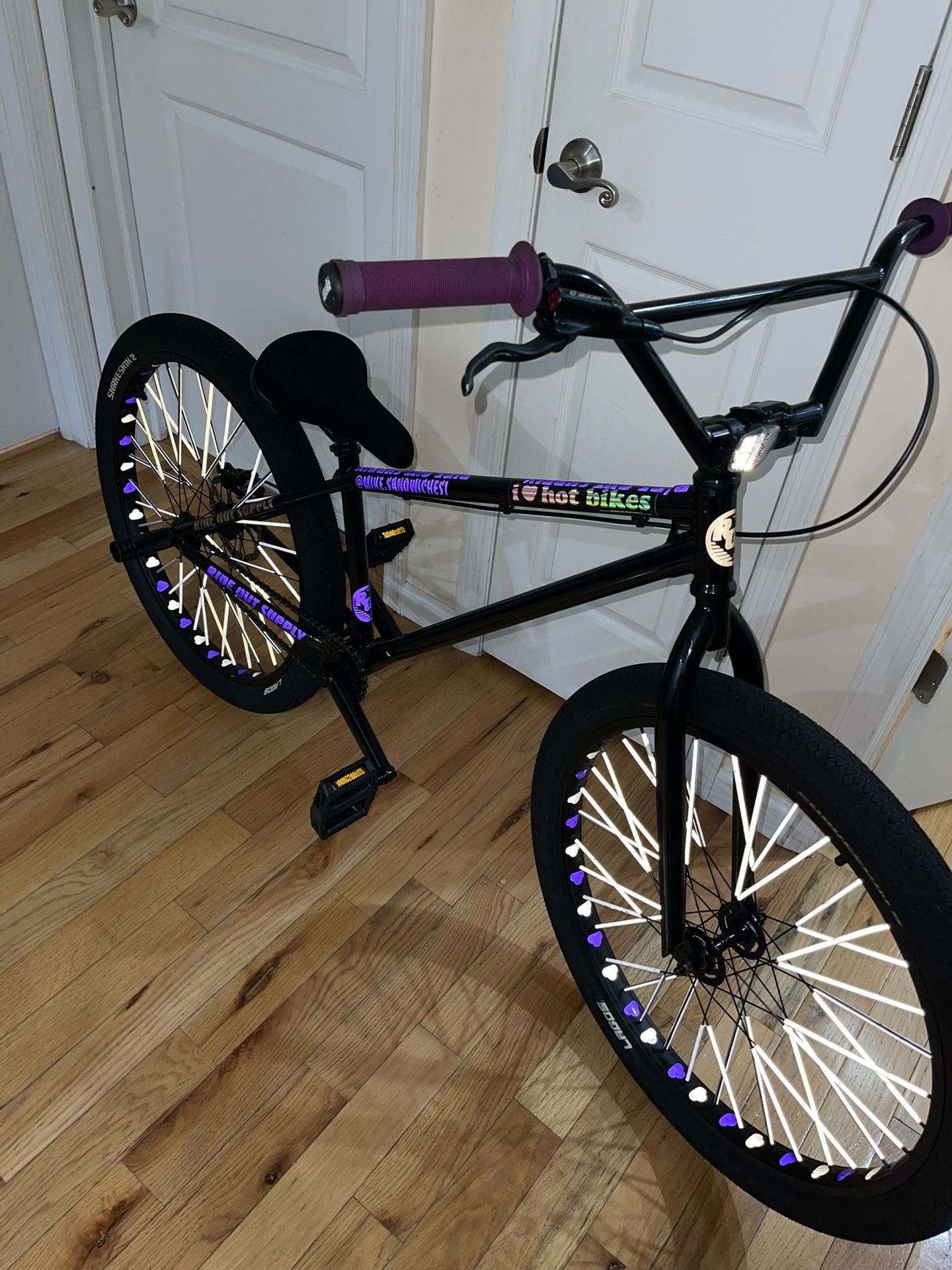 Mafia bomma 26in trade or best offer lmk the bike is like new