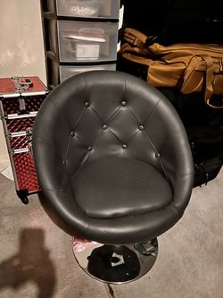 Vanity chair