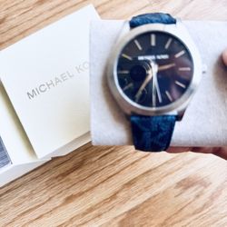 Michael Kors Card Holder W/ Money Clip And Matching Waytch