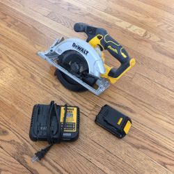DEWALT DCS565B 20V MAX Brushless
Cordless Batterv 6 V2" Circular Saw
