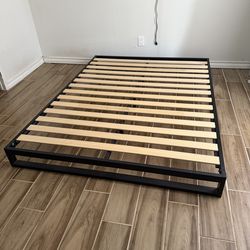 ZINUS Trisha Metal Platforma Bed Frame - Queen
