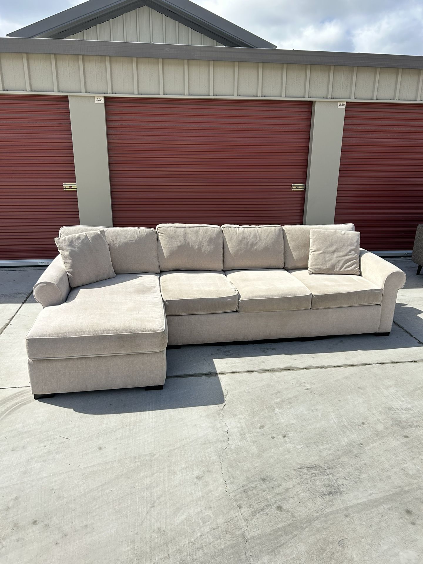 FREE DELIVERY&INSTALLATION Light Gray Sectional Couch