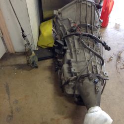 Transmission Ford 2005 came off a ford E 350 Box truck 105,160 pick up only in Stuart please contact for location addressed.