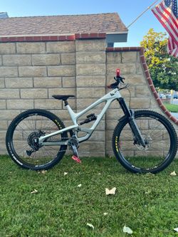 YT Capra Blaze