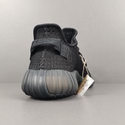Yeezys 350 V2 