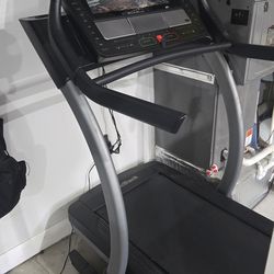 NordicTrack Commercial X22i Incline Trainer - 22"

Touchscreen