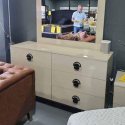 DRESSER CREAM GLOSSY 