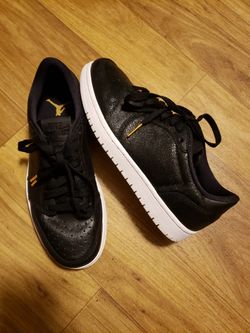 Women's Nike/Jordan size 8.5 (like new)... $85